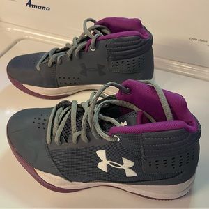 Girls 4Y high top Under Armour shoes